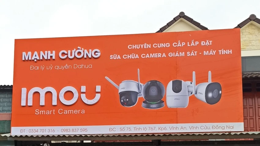Biển quảng cáo máy tính camera