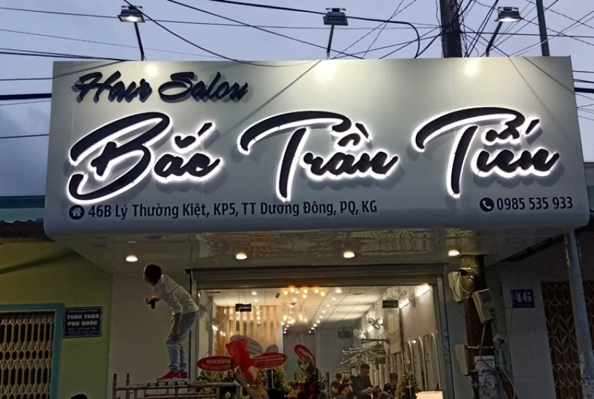 Biển quảng cáo chữ nổi mica