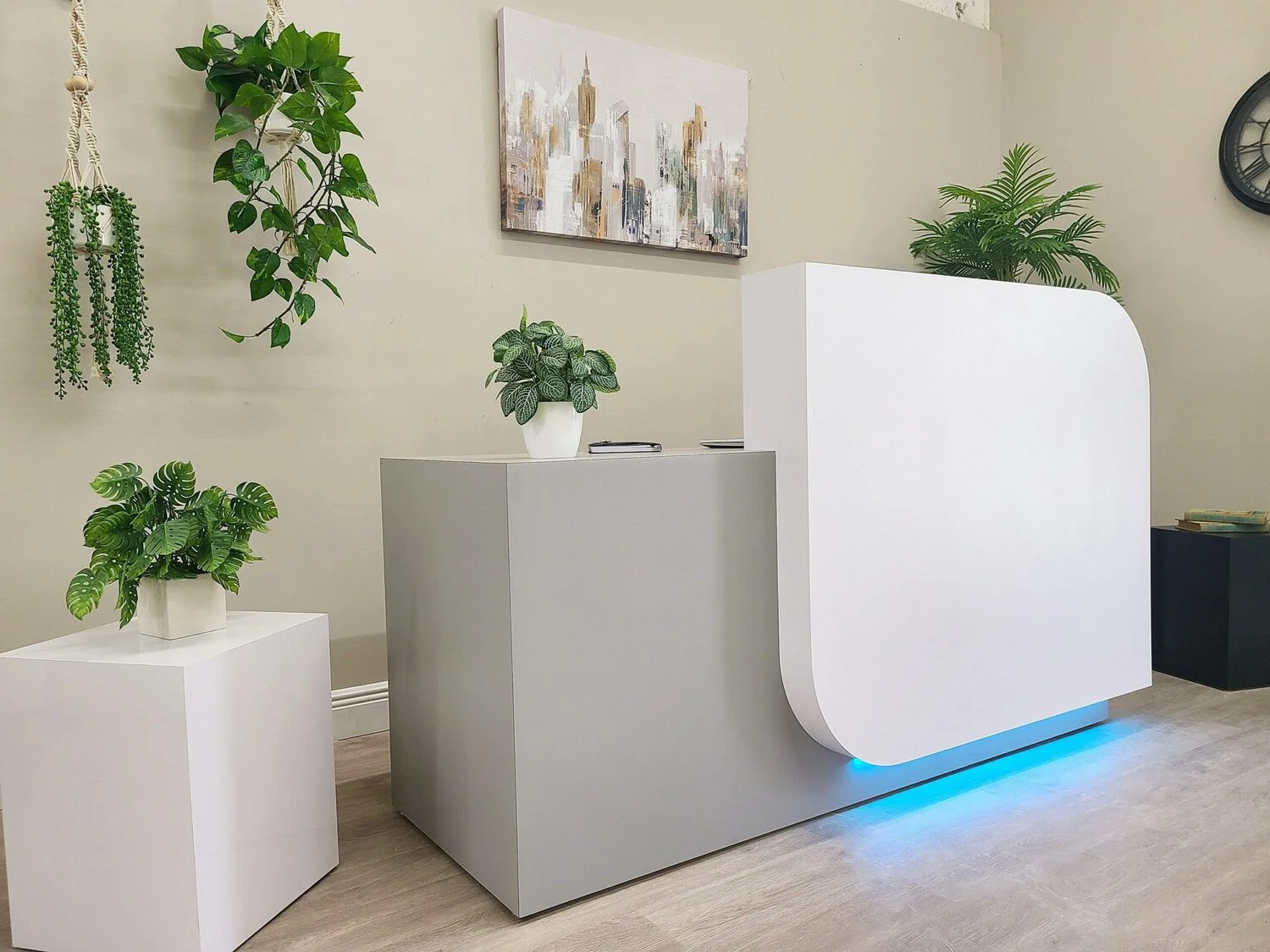 Quầy Lễ Tân Led Hiện Đại