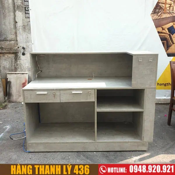 Quầy lễ tân cũ